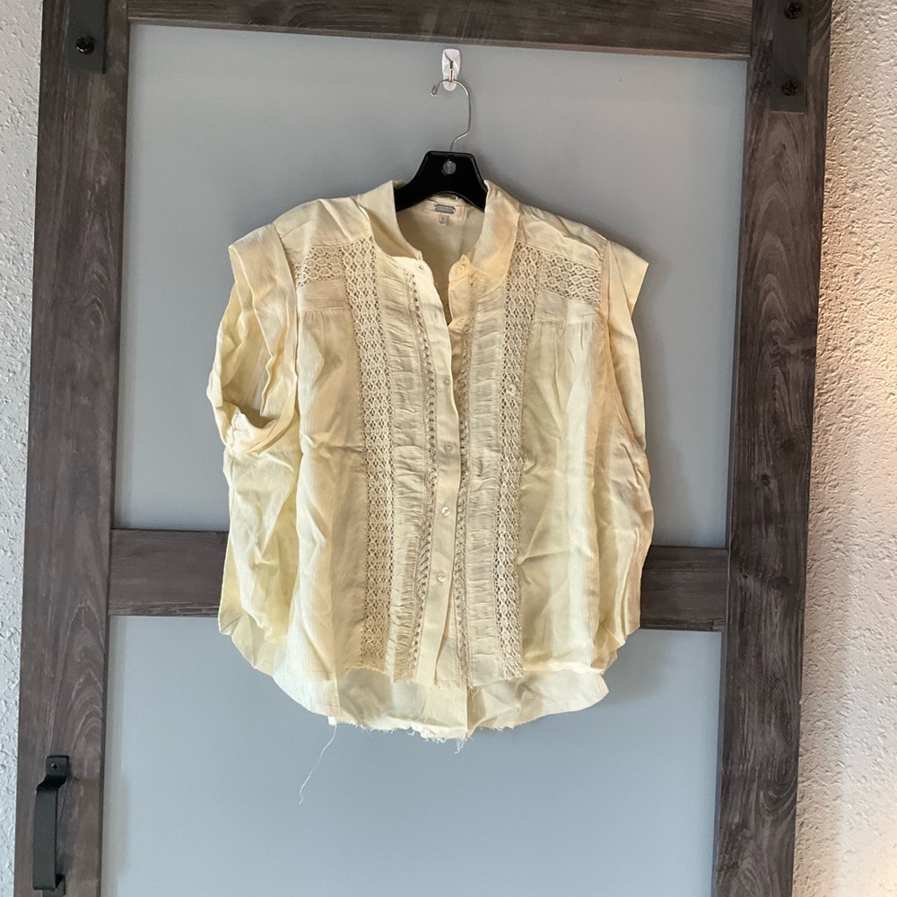 NWOT-Women’s Gimmick button down blouse